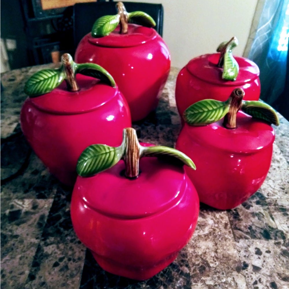 Vintage apple canister set beautiful condition.
